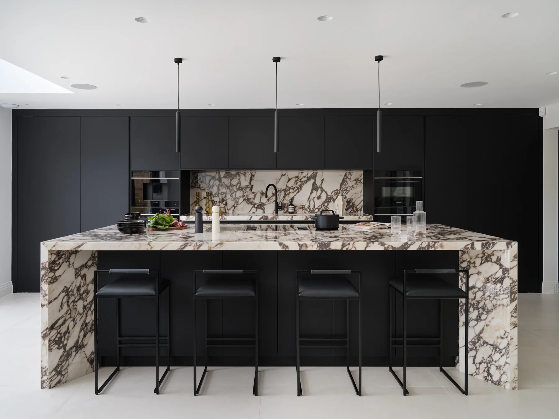 Monochrome Viola — Black cabinetry and dramatic veined stone in a balanced front view.